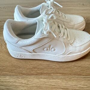 Alo White white Recovery Mode sneaker worn once size 7